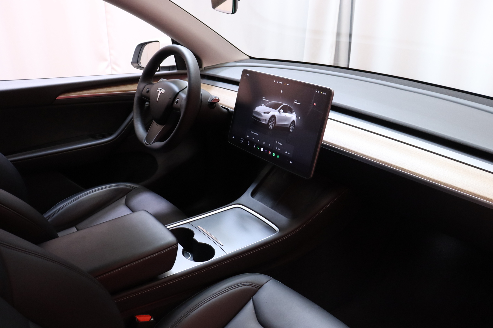 Tesla - Model Y - Long Range // AMD Ryzen / ACC / Autopilot / Premium Audio / Ilmalämpöpumppu / Navi / P. Kamera / Panorama / Nahkasisusta // - Maastoauto