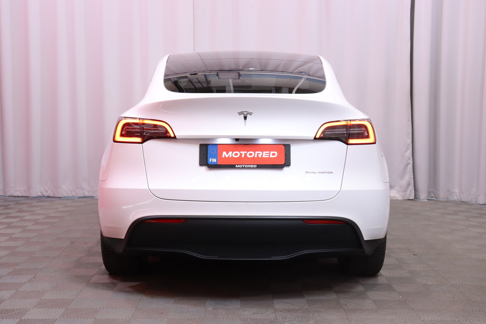 Tesla - Model Y - Long Range // AMD Ryzen / ACC / Autopilot / Premium Audio / Ilmalämpöpumppu / Navi / P. Kamera / Panorama / Nahkasisusta // - Maastoauto
