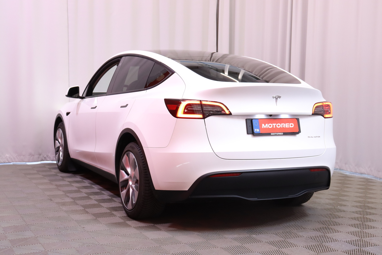 Tesla - Model Y - Long Range // AMD Ryzen / ACC / Autopilot / Premium Audio / Ilmalämpöpumppu / Navi / P. Kamera / Panorama / Nahkasisusta // - Maastoauto