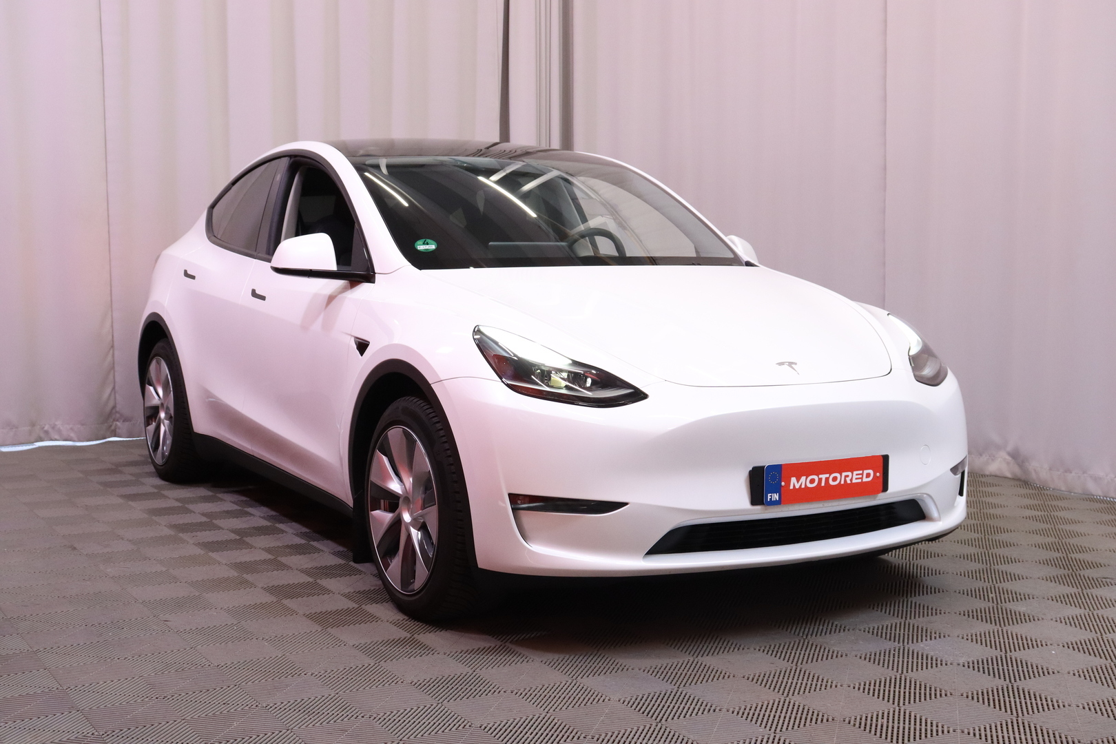 Tesla - Model Y - Long Range // AMD Ryzen / ACC / Autopilot / Premium Audio / Ilmalämpöpumppu / Navi / P. Kamera / Panorama / Nahkasisusta // - Maastoauto