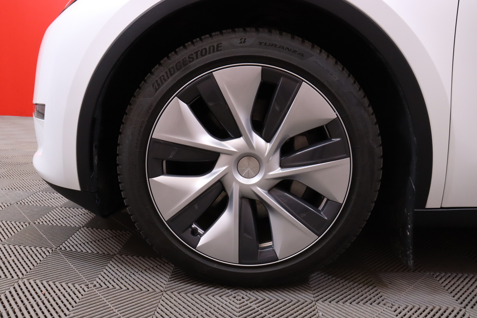 Tesla - Model Y - Long Range // AMD Ryzen / ACC / Autopilot / Premium Audio / Ilmalämpöpumppu / Navi / P. Kamera / Panorama / Nahkasisusta // - Maastoauto