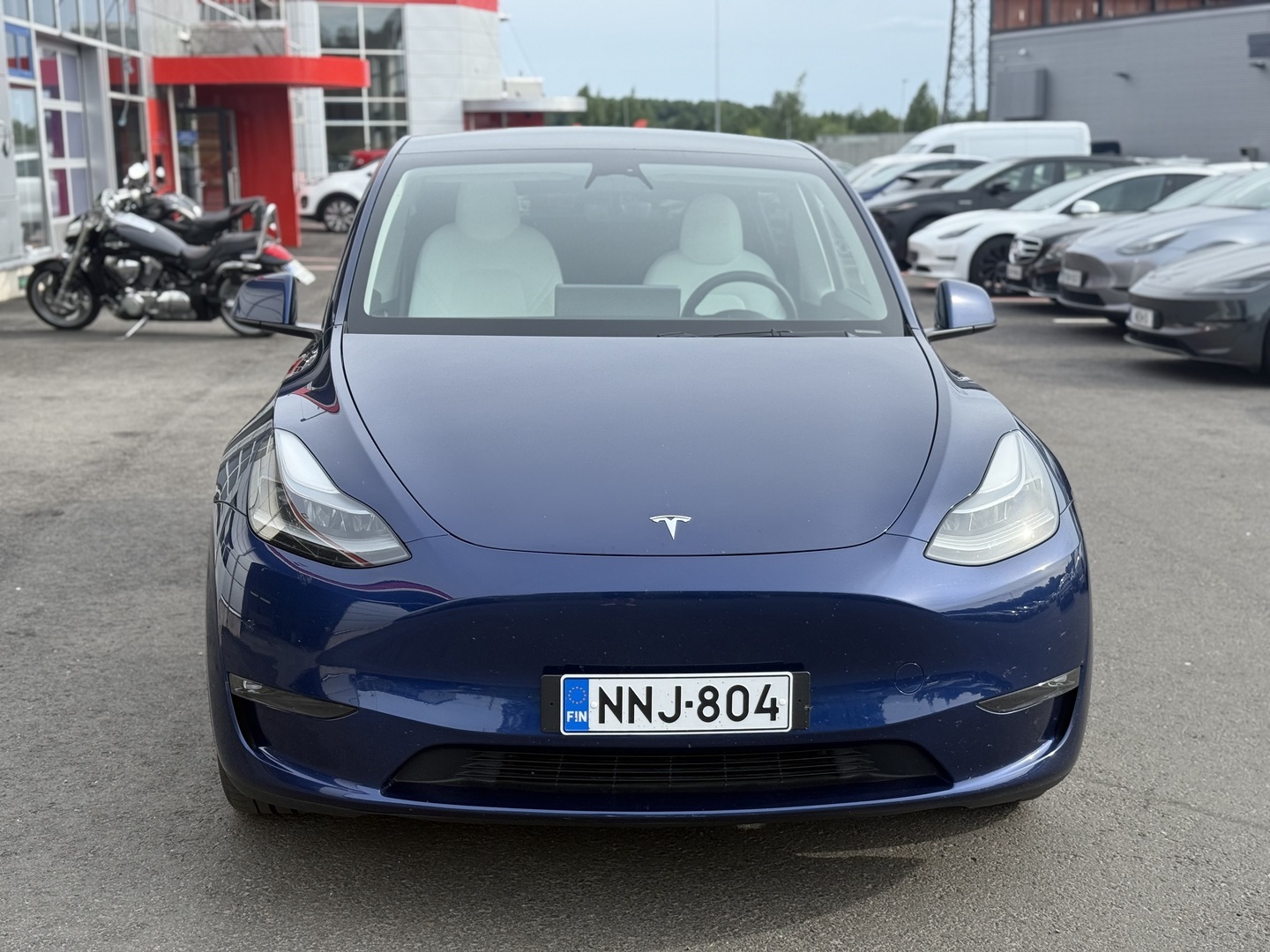 Tesla - Model Y - Long Range / 1.om Suomi / Vetokoukku / AMD Ryzen / Matrix / 2x Vanteet ja renkaat / Premium audio - Maastoauto