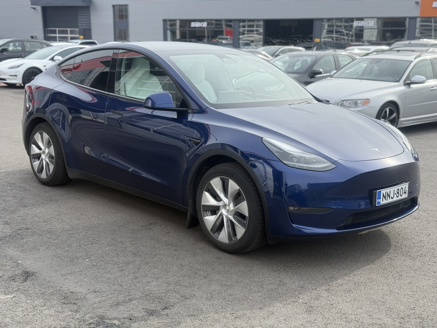 Tesla - Model Y - Long Range / 1.om Suomi / Vetokoukku / AMD Ryzen / Matrix / 2x Vanteet ja renkaat / Premium audio - Maastoauto