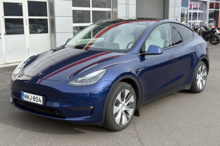 Tesla - Model Y - Long Range / 1.om Suomi / Vetokoukku / AMD Ryzen / Matrix / 2x Vanteet ja renkaat / Premium audio - Maastoauto