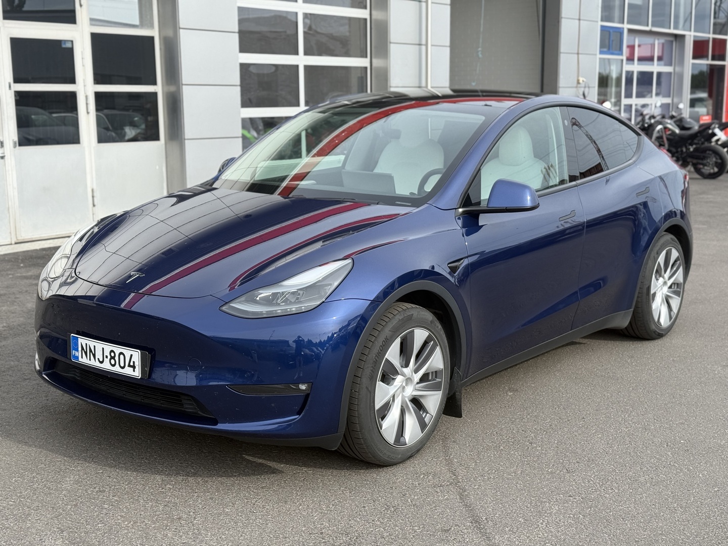 Tesla - Model Y - Long Range / 1.om Suomi / Vetokoukku / AMD Ryzen / Matrix / 2x Vanteet ja renkaat / Premium audio - Maastoauto