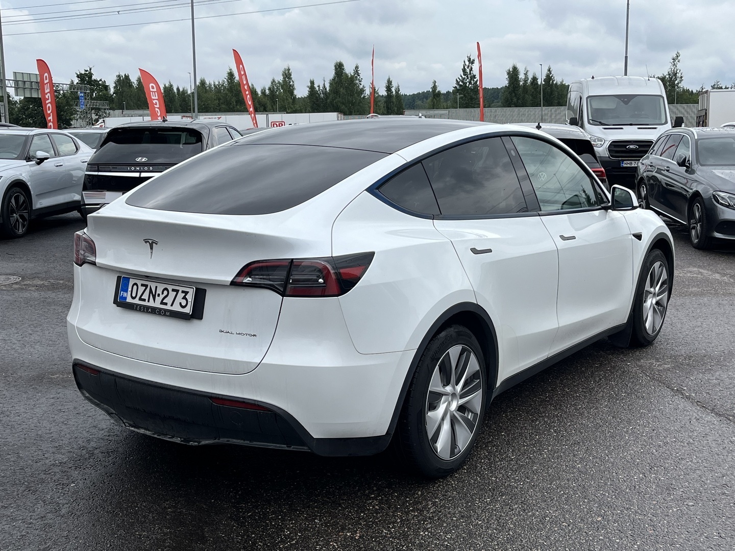 Tesla - Model Y - Long Range - Maastoauto