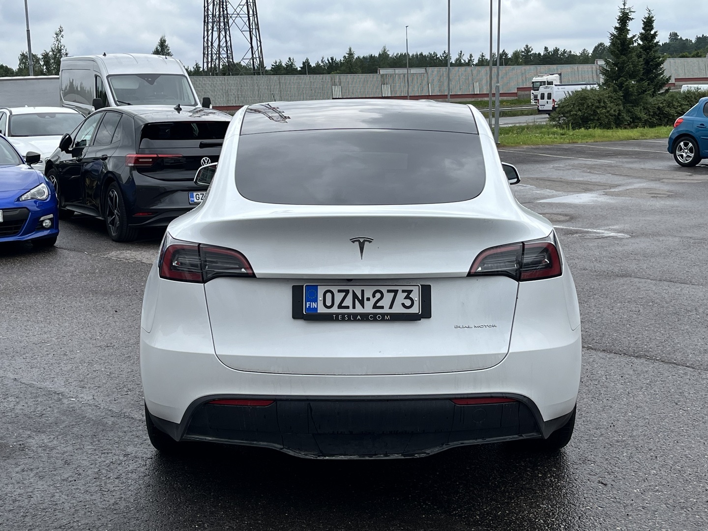 Tesla - Model Y - Long Range - Maastoauto