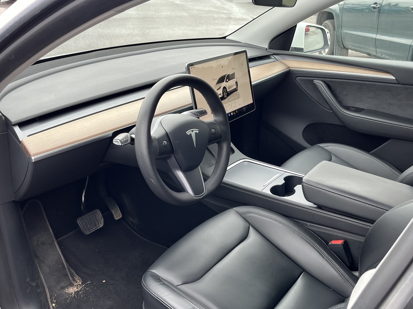 Tesla - Model Y - Long Range - Maastoauto