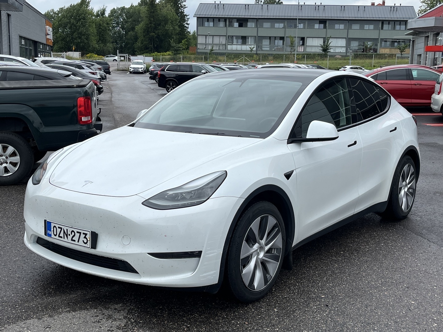 Tesla - Model Y - Long Range - Maastoauto