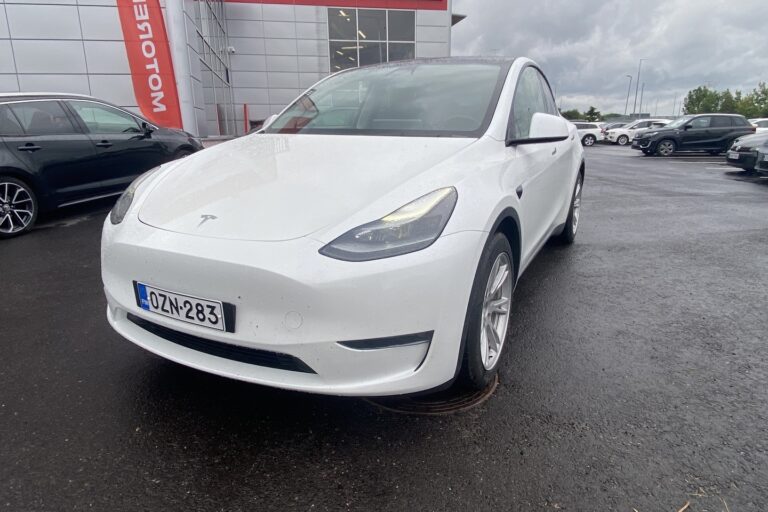 Tesla - Model Y - Long Range - Maastoauto