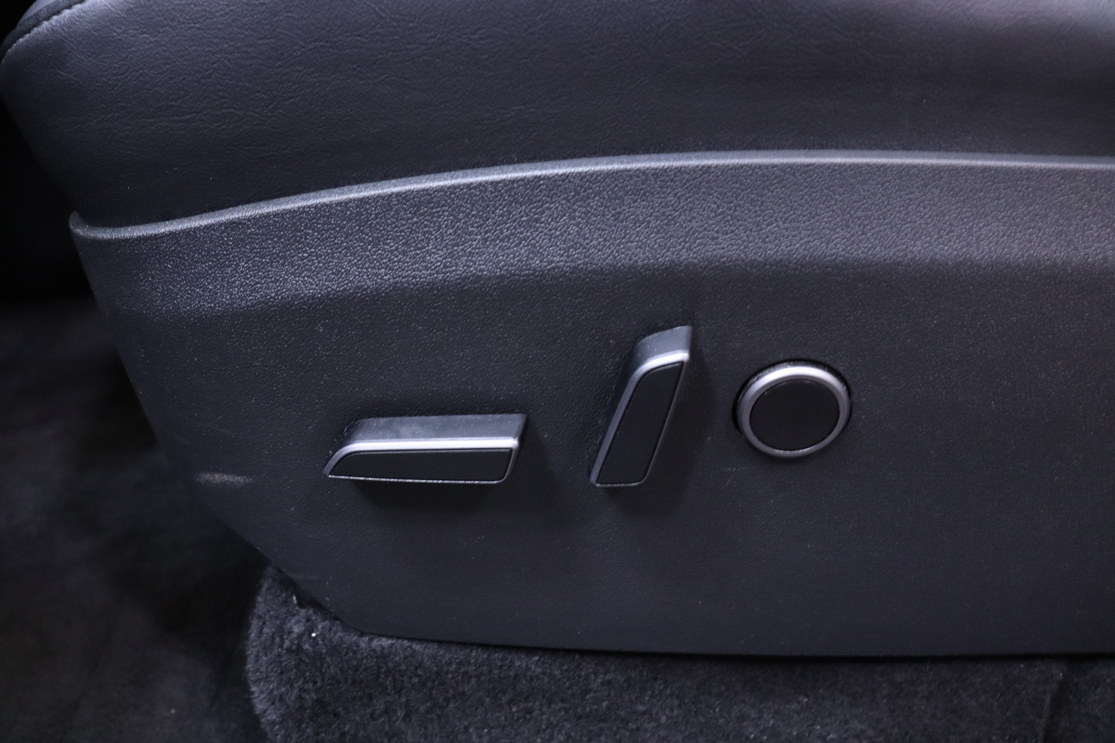 Tesla - Model Y - Long Range // Suomi-auto / AMD Ryzen / ACC / Autopilot / Premium Audio / ILP / Navi / Kamera / Panorama / Nahkasisusta - Maastoauto