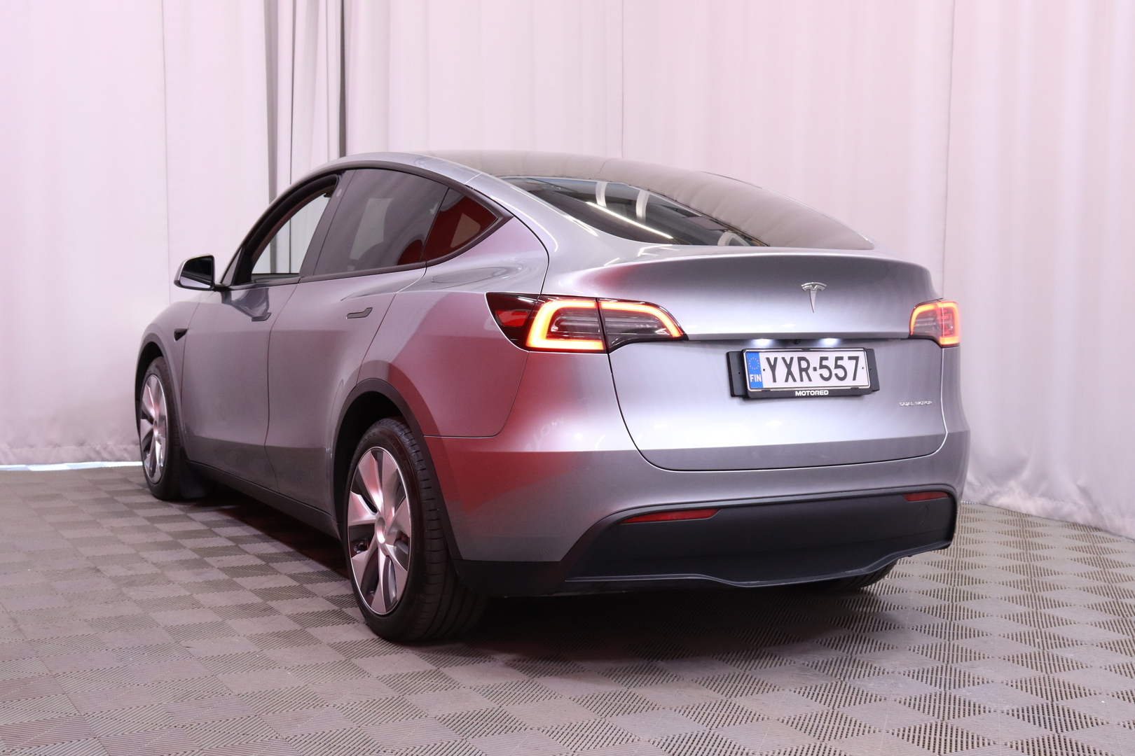 Tesla - Model Y - Long Range // Suomi-auto / AMD Ryzen / ACC / Autopilot / Premium Audio / ILP / Navi / Kamera / Panorama / Nahkasisusta - Maastoauto