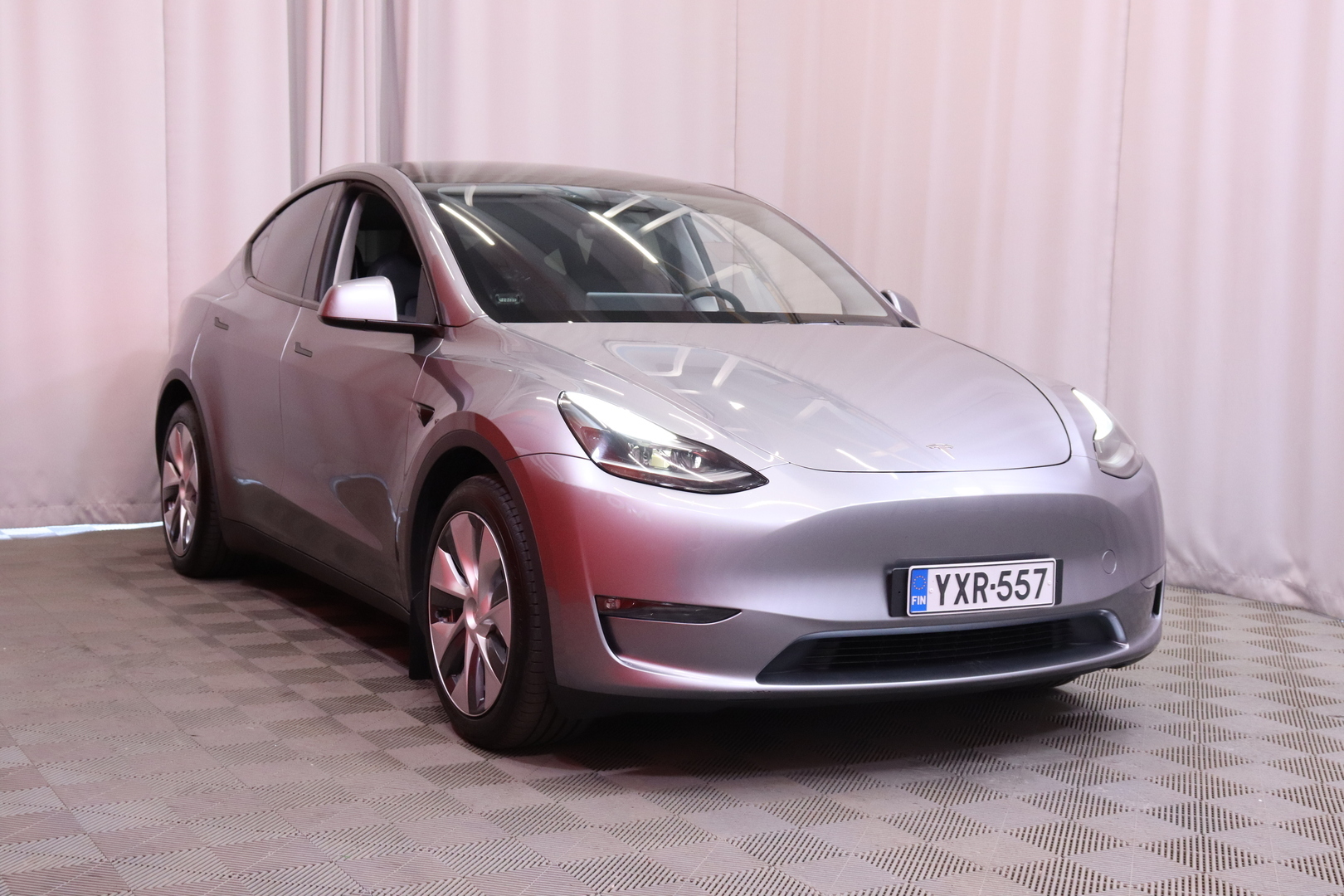 Tesla - Model Y - Long Range // Suomi-auto / AMD Ryzen / ACC / Autopilot / Premium Audio / ILP / Navi / Kamera / Panorama / Nahkasisusta - Maastoauto