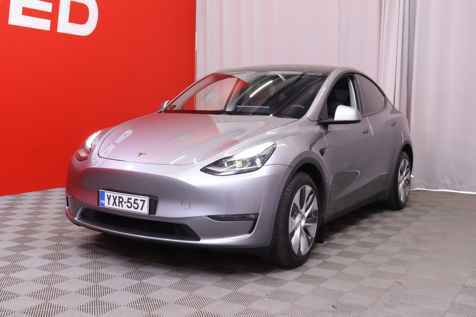 Tesla - Model Y - Long Range // Suomi-auto / AMD Ryzen / ACC / Autopilot / Premium Audio / ILP / Navi / Kamera / Panorama / Nahkasisusta - Maastoauto
