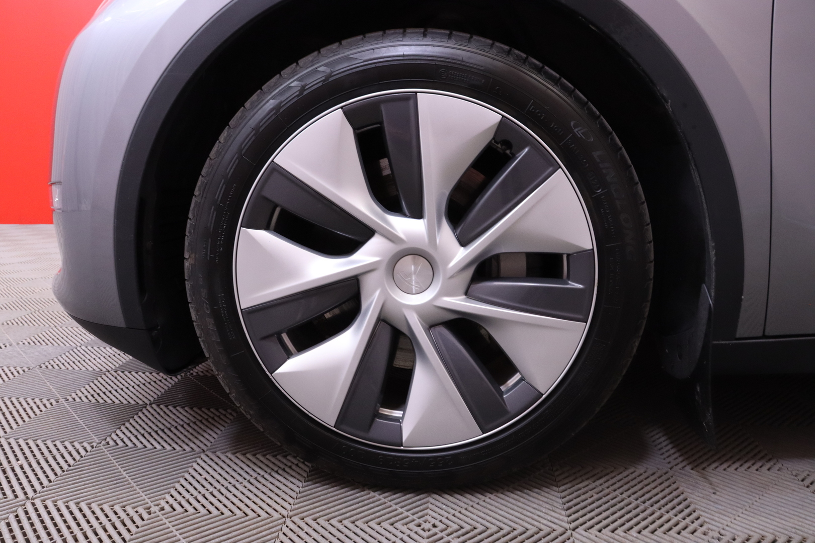 Tesla - Model Y - Long Range // Suomi-auto / AMD Ryzen / ACC / Autopilot / Premium Audio / ILP / Navi / Kamera / Panorama / Nahkasisusta - Maastoauto