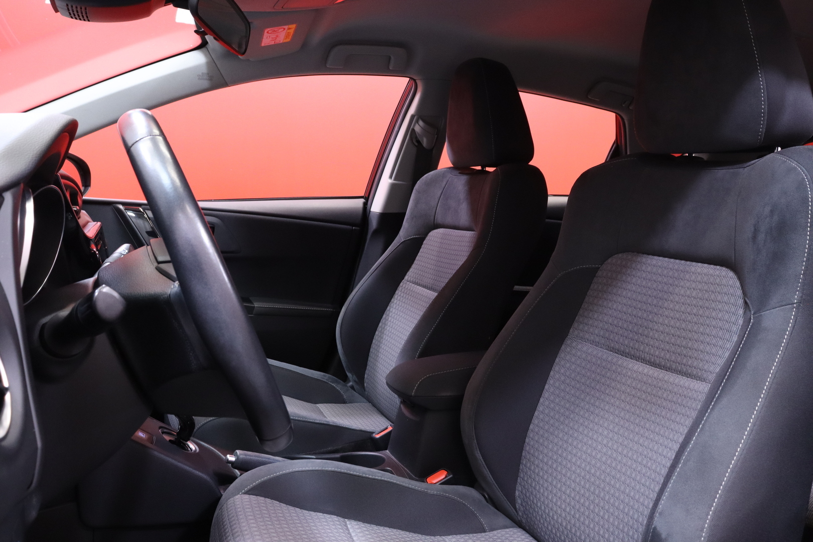 Toyota - Auris - 1,8 Hybrid Active Edition // Navigointi / LED / Vakionopeudensäädin / Bluetooth / Peruutuskamera / - Viistoperä