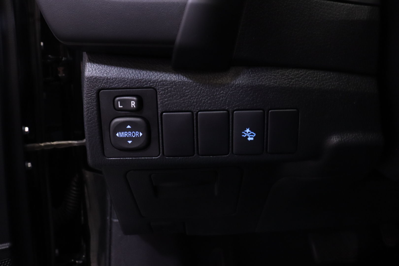 Toyota - Auris - 1,8 Hybrid Active Edition // Navigointi / LED / Vakionopeudensäädin / Bluetooth / Peruutuskamera / - Viistoperä