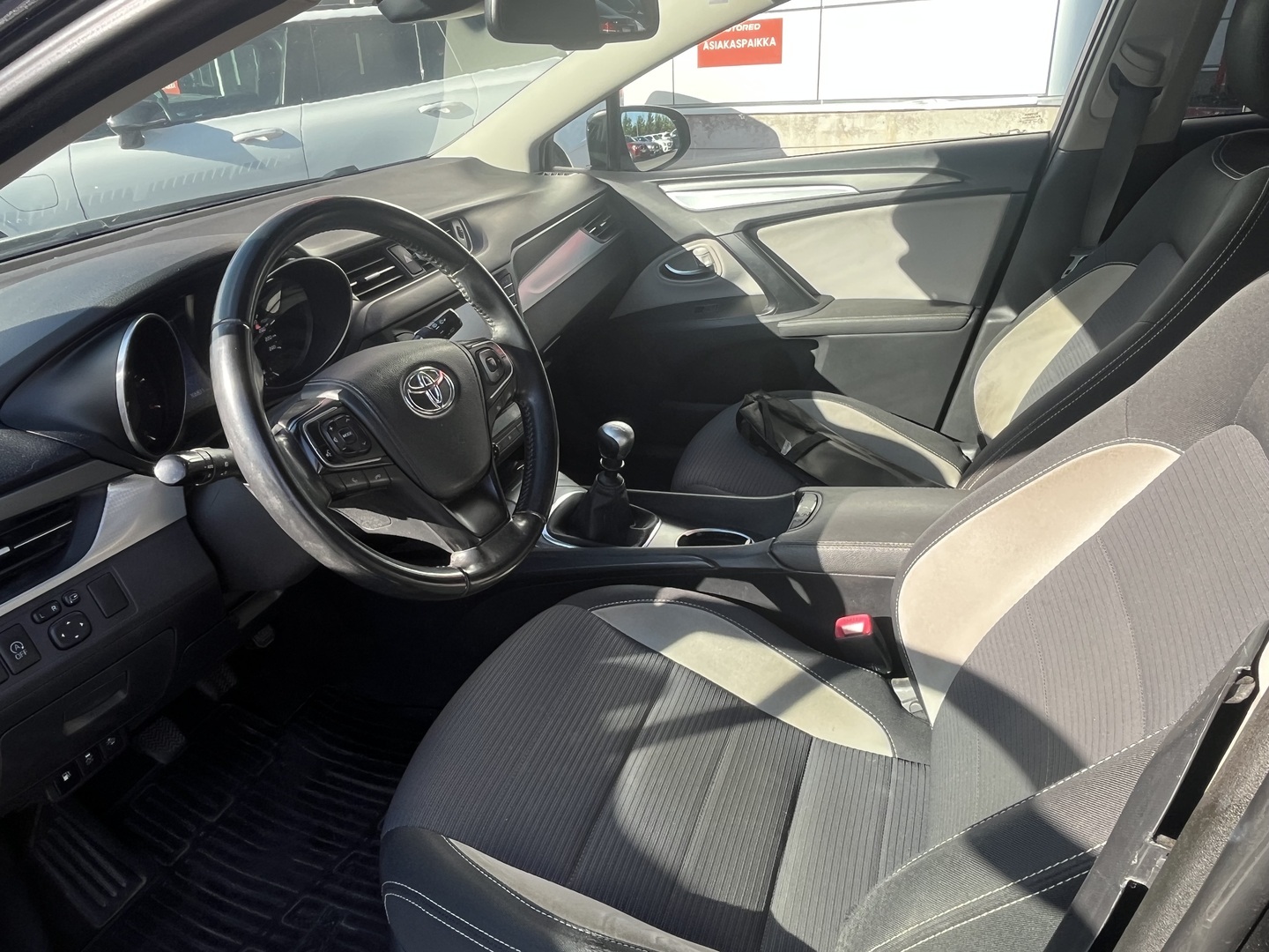 Toyota - Avensis - Touring Sports 2,0 D-4D Business - Farmari