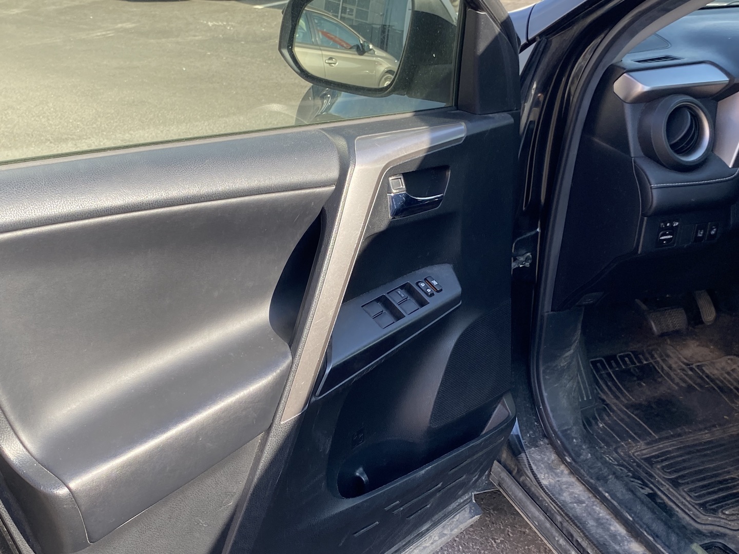 Toyota - RAV4 - TOYOTA RAV4 Hybrid - Tila-auto
