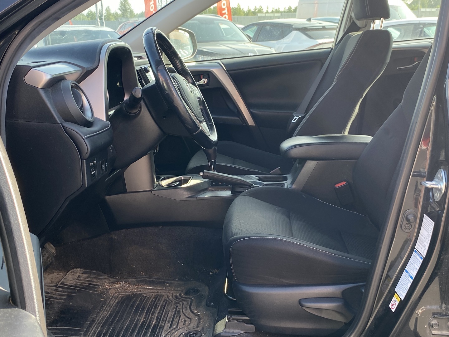 Toyota - RAV4 - TOYOTA RAV4 Hybrid - Tila-auto