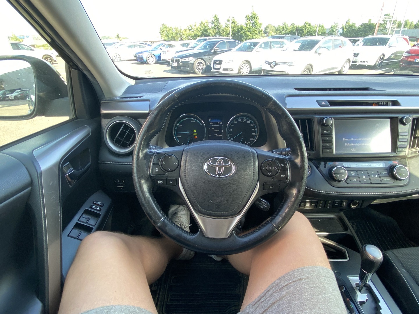 Toyota - RAV4 - TOYOTA RAV4 Hybrid - Tila-auto