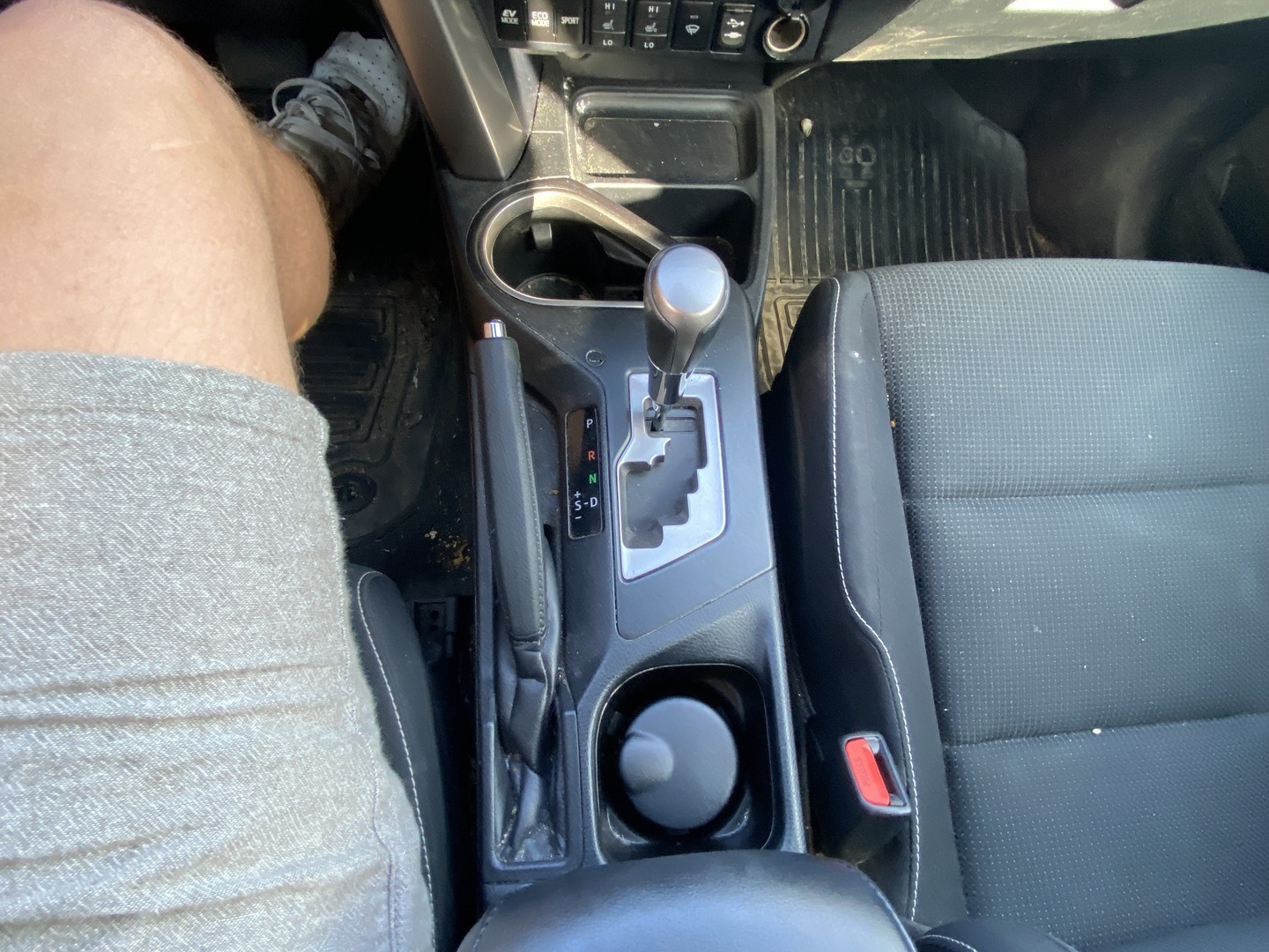 Toyota - RAV4 - TOYOTA RAV4 Hybrid - Tila-auto