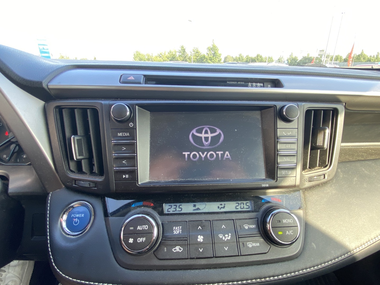 Toyota - RAV4 - TOYOTA RAV4 Hybrid - Tila-auto