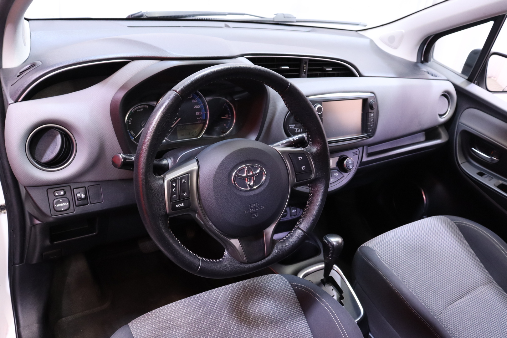 Toyota - Yaris - 1,5 Hybrid Active 5ov // Bluetooth / Kamera / Autom.ilmastointi / Radio // - Viistoperä
