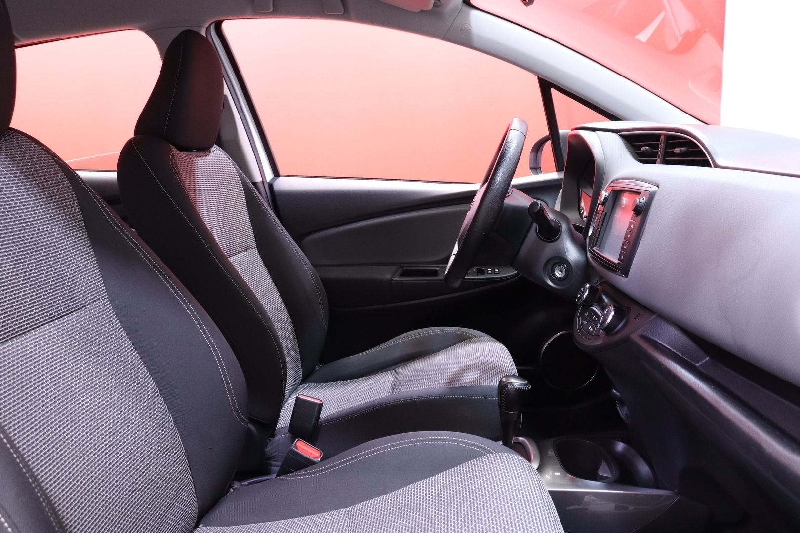 Toyota - Yaris - 1,5 Hybrid Active 5ov // Bluetooth / Kamera / Autom.ilmastointi / Radio // - Viistoperä