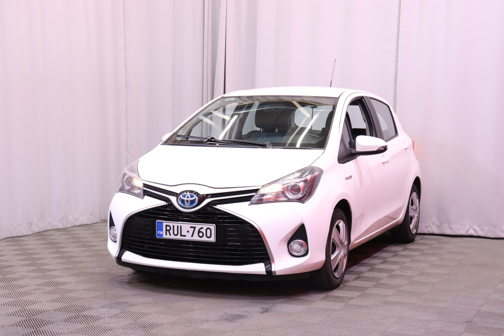 Toyota - Yaris - 1,5 Hybrid Active 5ov // Bluetooth / Kamera / Autom.ilmastointi / Radio // - Viistoperä