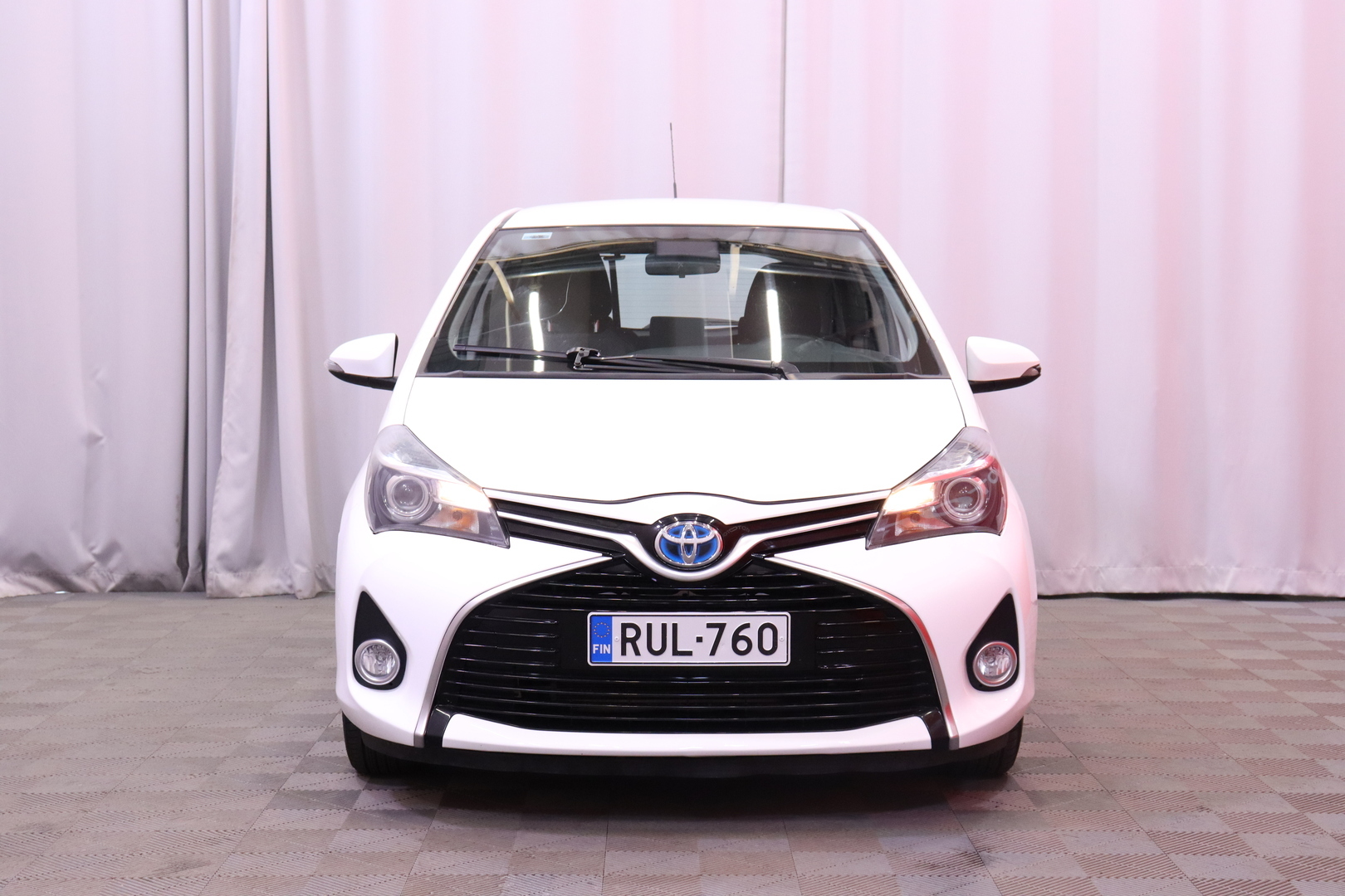Toyota - Yaris - 1,5 Hybrid Active 5ov // Bluetooth / Kamera / Autom.ilmastointi / Radio // - Viistoperä