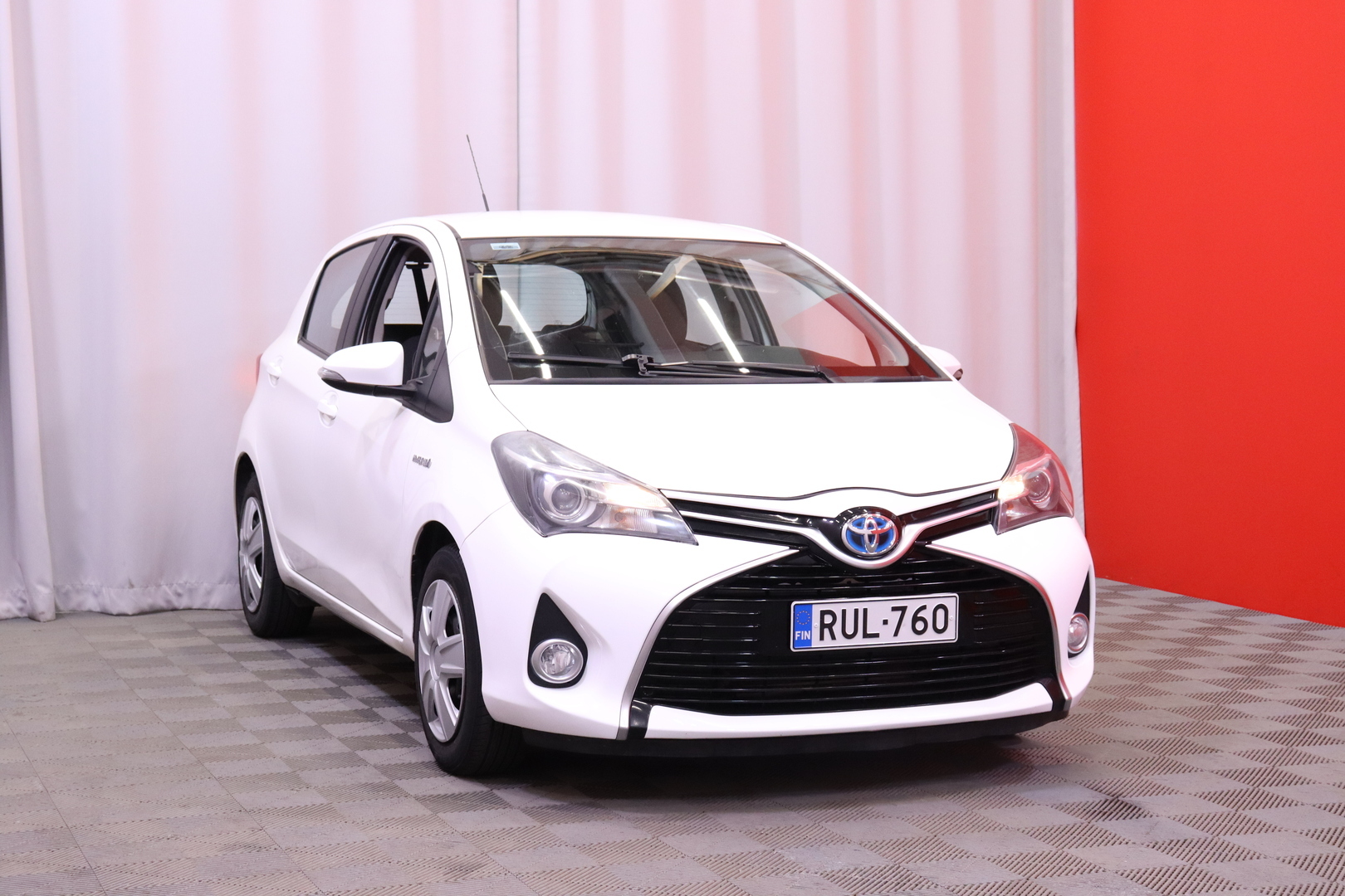 Toyota - Yaris - 1,5 Hybrid Active 5ov // Bluetooth / Kamera / Autom.ilmastointi / Radio // - Viistoperä