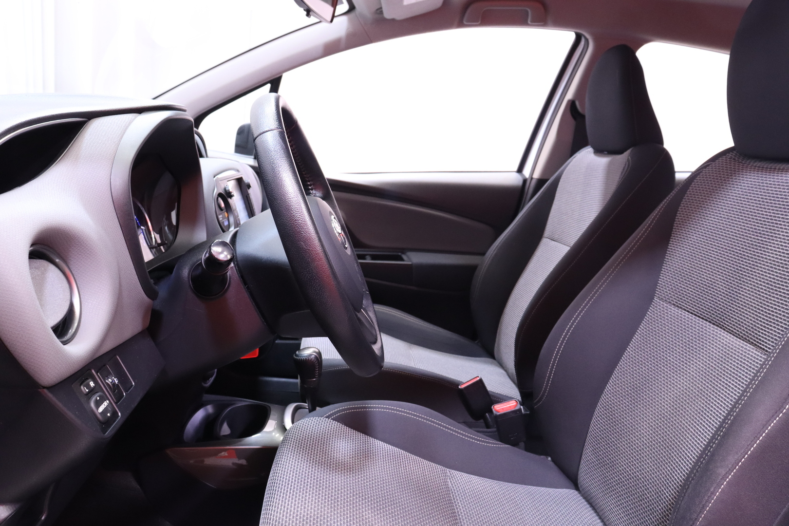 Toyota - Yaris - 1,5 Hybrid Active 5ov // Bluetooth / Kamera / Autom.ilmastointi / Radio // - Viistoperä
