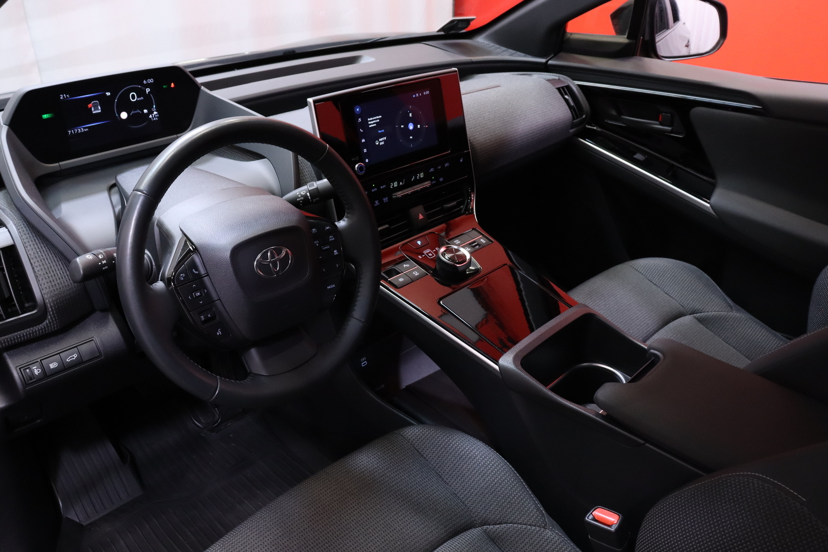 Toyota - bZ4X - Active AWD // Suomi-auto / 11kw lataus /  LED / Adapt.vakkari / Kamera / Tutkat / Merkkihuollot / Juuri saapunut! - Maastoauto