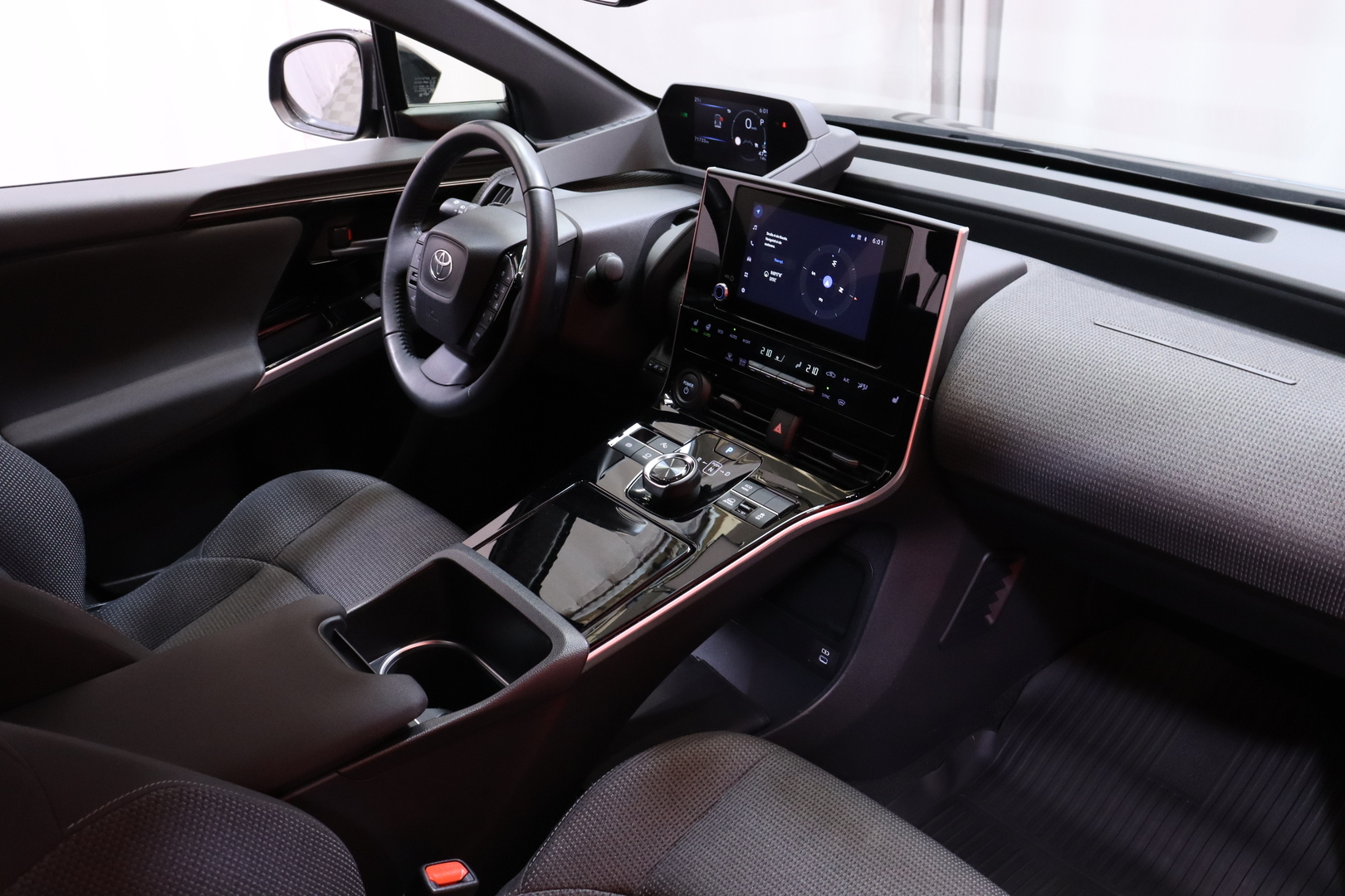 Toyota - bZ4X - Active AWD // Suomi-auto / 11kw lataus /  LED / Adapt.vakkari / Kamera / Tutkat / Merkkihuollot / Juuri saapunut! - Maastoauto