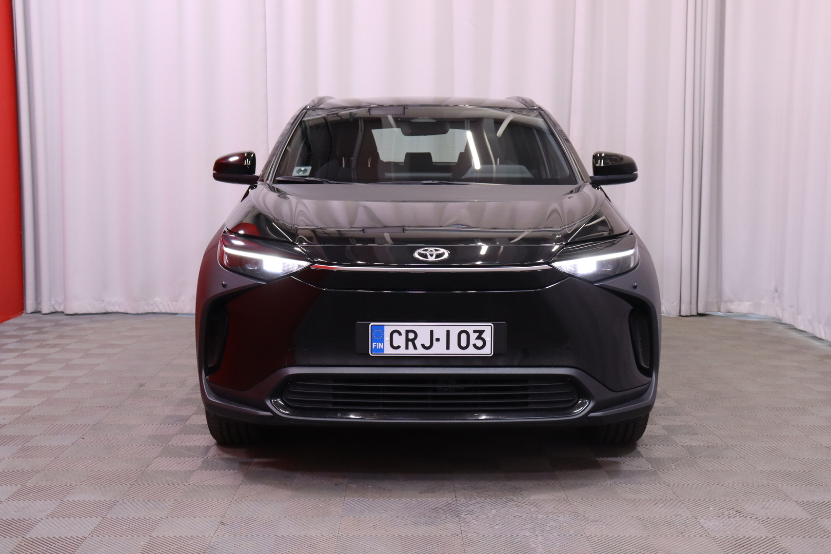Toyota - bZ4X - Active AWD // Suomi-auto / 11kw lataus /  LED / Adapt.vakkari / Kamera / Tutkat / Merkkihuollot / Juuri saapunut! - Maastoauto