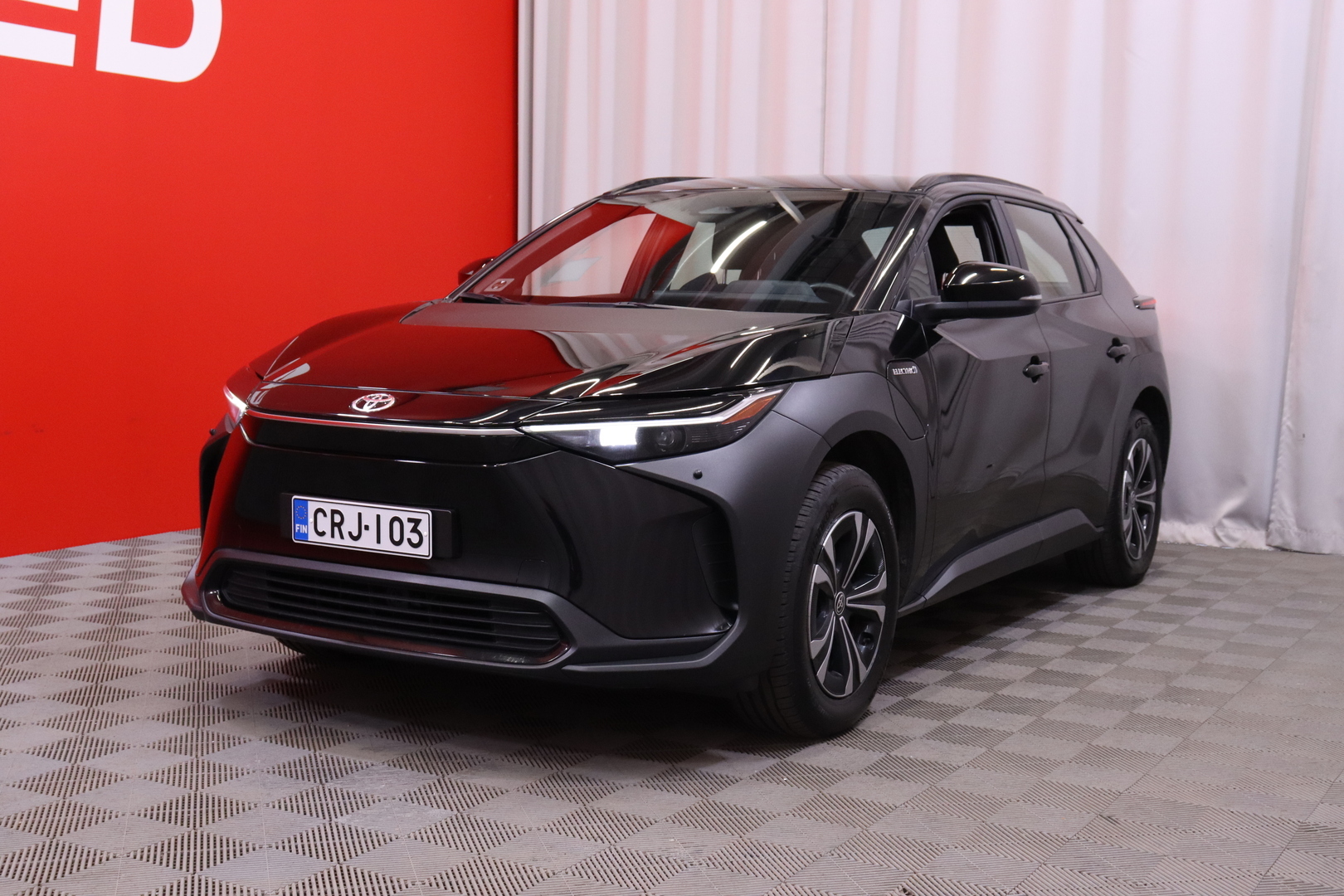 Toyota - bZ4X - Active AWD // Suomi-auto / 11kw lataus /  LED / Adapt.vakkari / Kamera / Tutkat / Merkkihuollot / Juuri saapunut! - Maastoauto