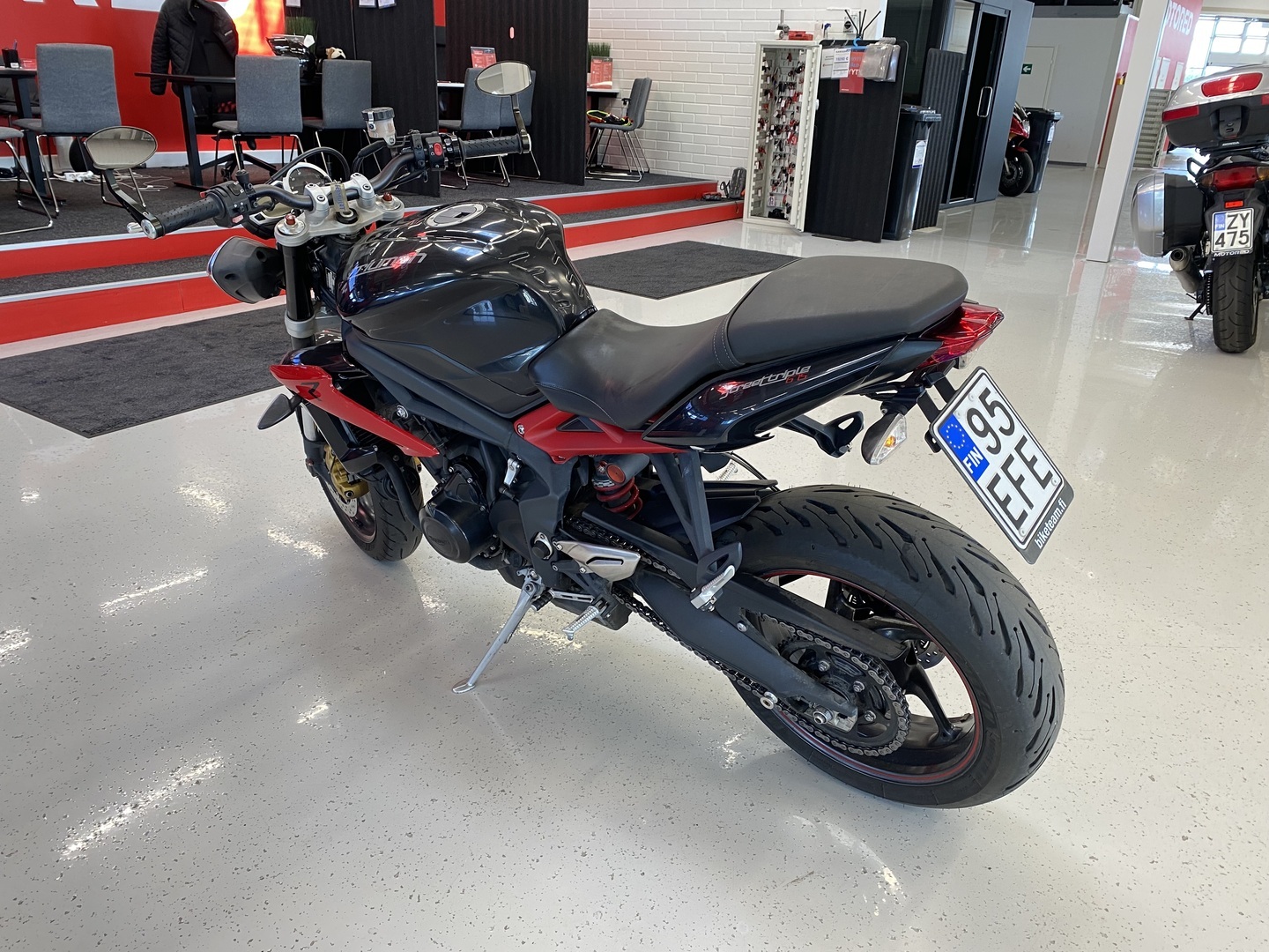 Triumph - STREET TRIPLE - 675R // Juuri saapunut! / Siistikuntoinen / Huoltokirja // - Moottoripyörä