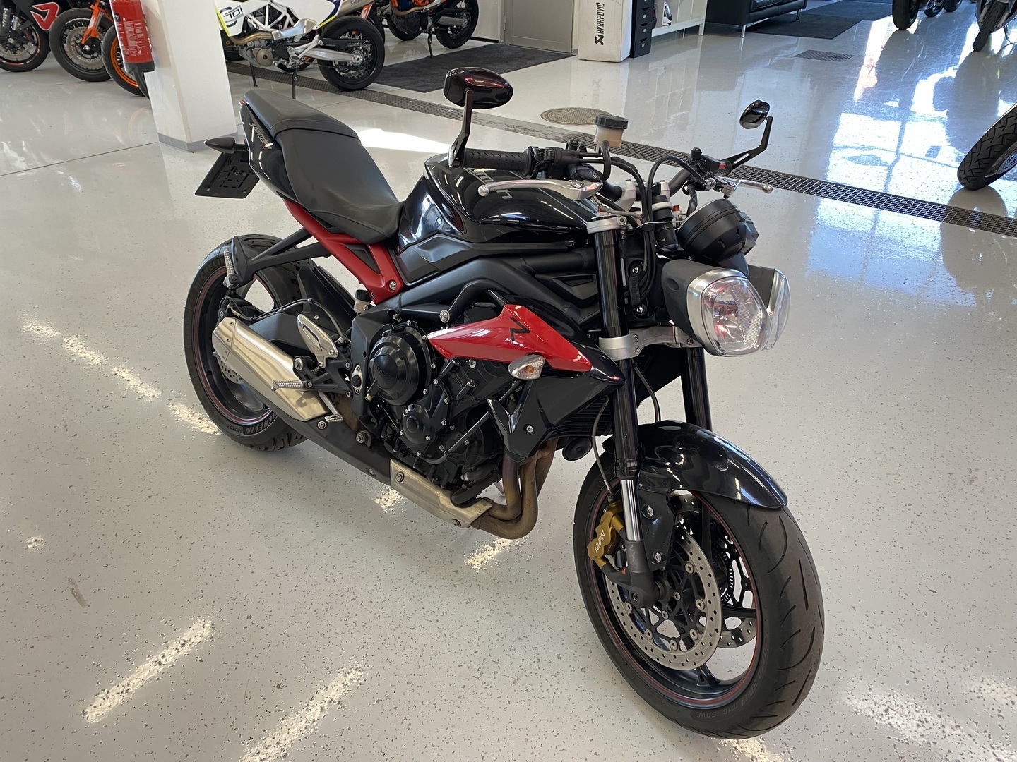 Triumph - STREET TRIPLE - 675R // Juuri saapunut! / Siistikuntoinen / Huoltokirja // - Moottoripyörä
