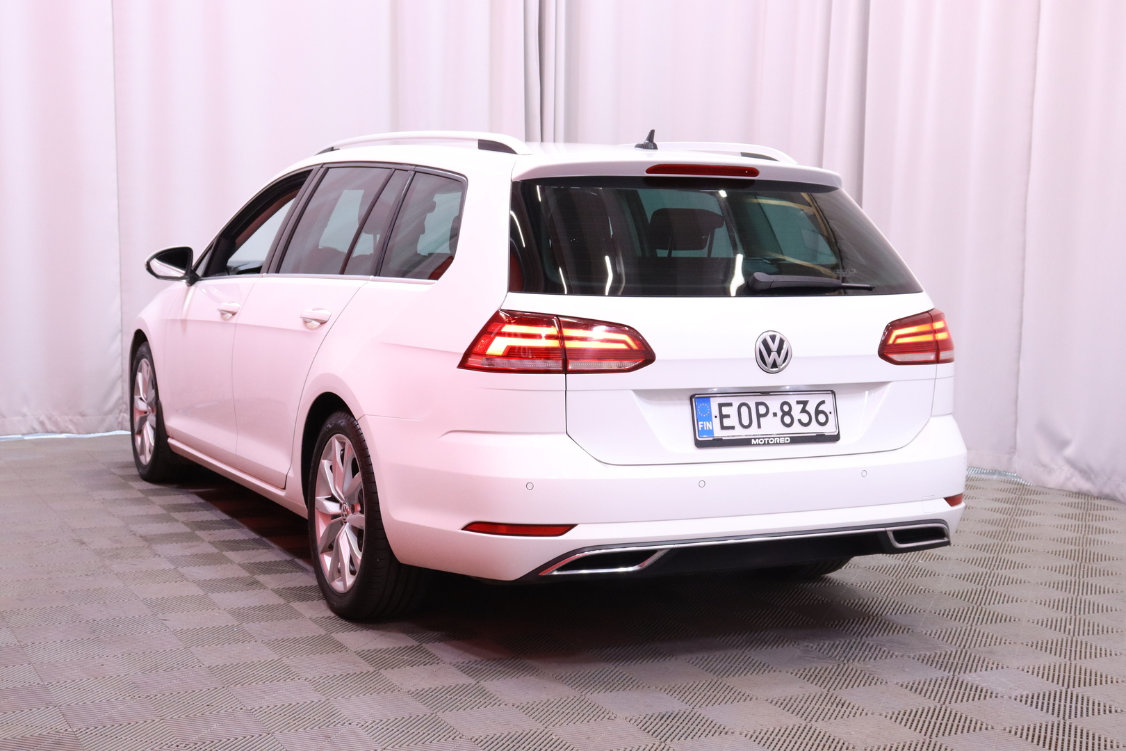 Volkswagen - Golf - Variant Highline 1,4 TSI 92 kW (125 hv) DSG-automaatti // Suomi-auto / Navi / Keyless / Bluetooth / Kamera // - Farmari