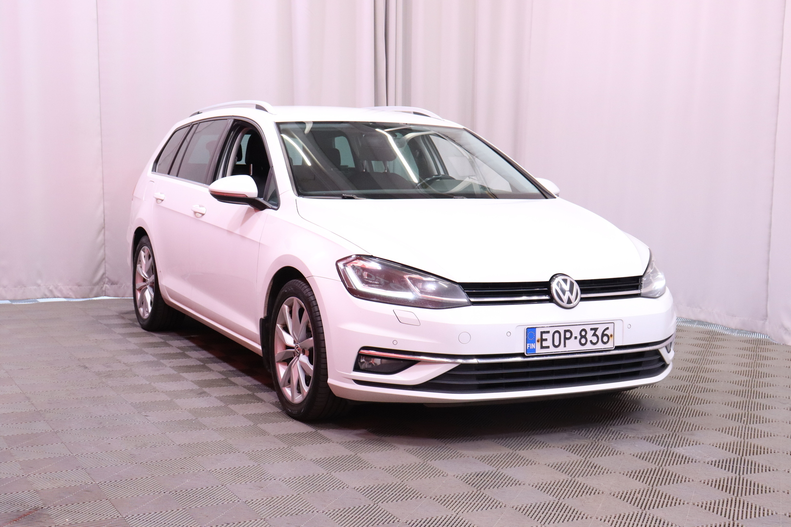 Volkswagen - Golf - Variant Highline 1,4 TSI 92 kW (125 hv) DSG-automaatti // Suomi-auto / Navi / Keyless / Bluetooth / Kamera // - Farmari