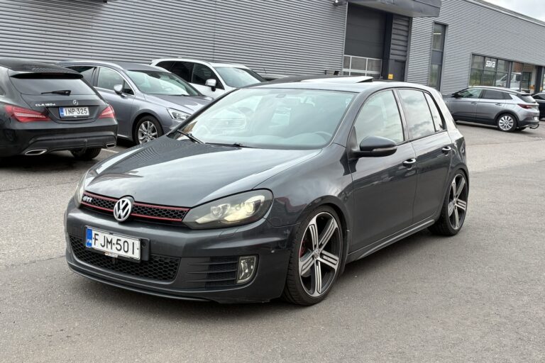 Volkswagen - Golf - GTI 2,0 155 kW (210 hv) DSG-autom. 4-ovinen - Viistoperä
