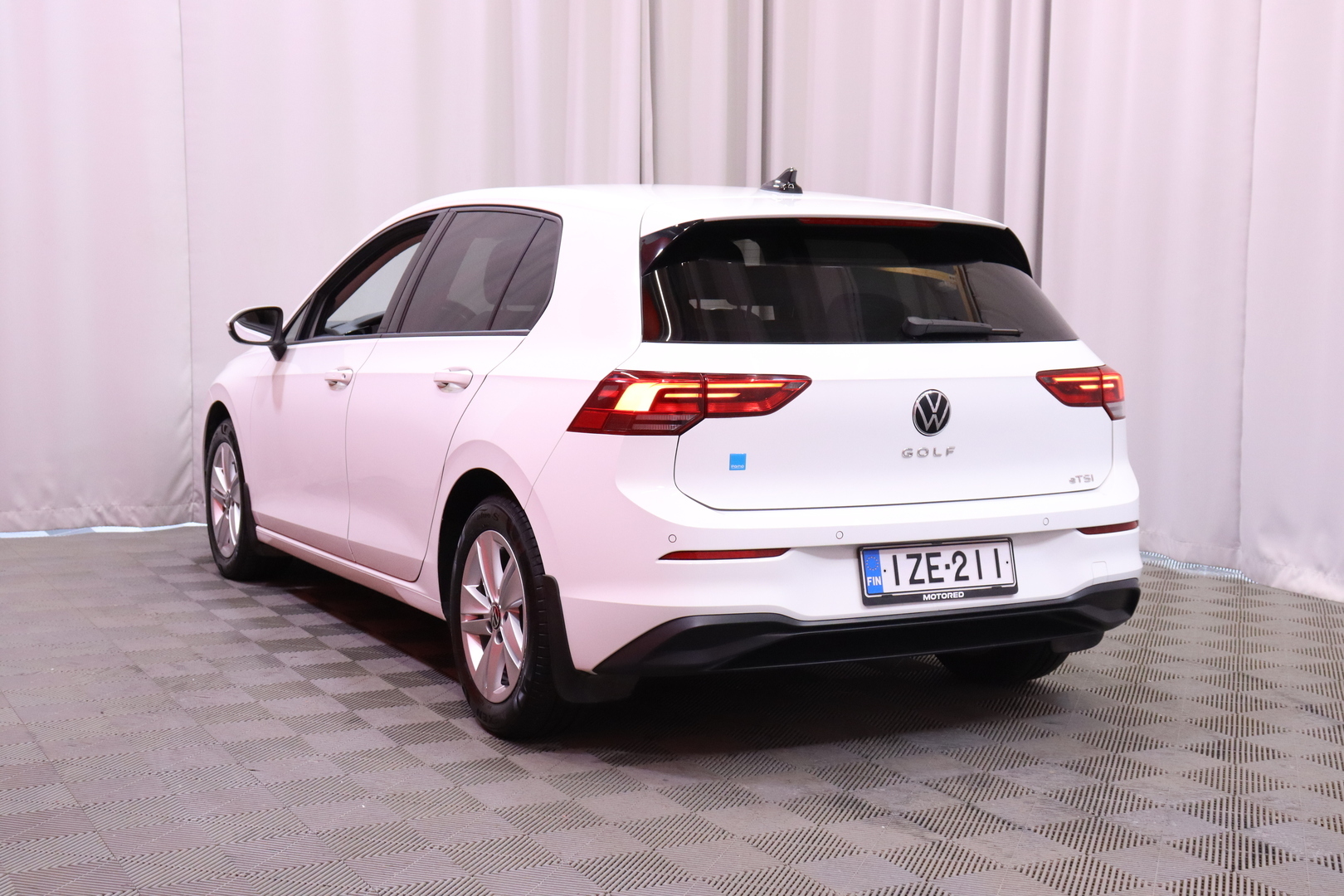 Volkswagen - Golf - // Suomi-auto / Webasto / ACC / Kamera / Keyless / Ambient / - Viistoperä