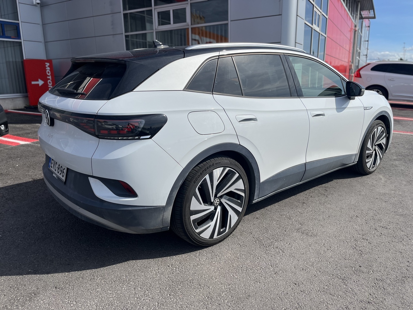 Volkswagen - ID.4 - Pro Performance 1ST Max 150 kW, akku 77 kWh // Matrix / Hieronta / HUD / 360° / Panorama / Koukku // - Maastoauto