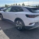Volkswagen - ID.4 - Pro Performance 1ST Max 150 kW, akku 77 kWh // Matrix / Hieronta / HUD / 360° / Panorama / Koukku // - Maastoauto