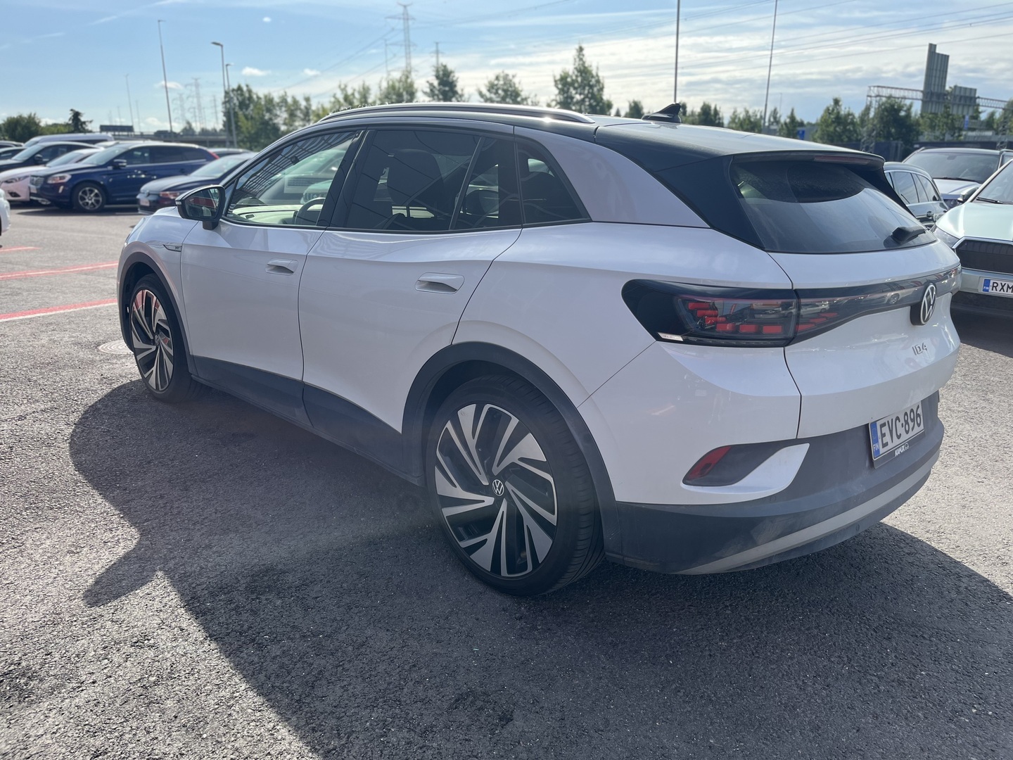 Volkswagen - ID.4 - Pro Performance 1ST Max 150 kW, akku 77 kWh // Matrix / Hieronta / HUD / 360° / Panorama / Koukku // - Maastoauto