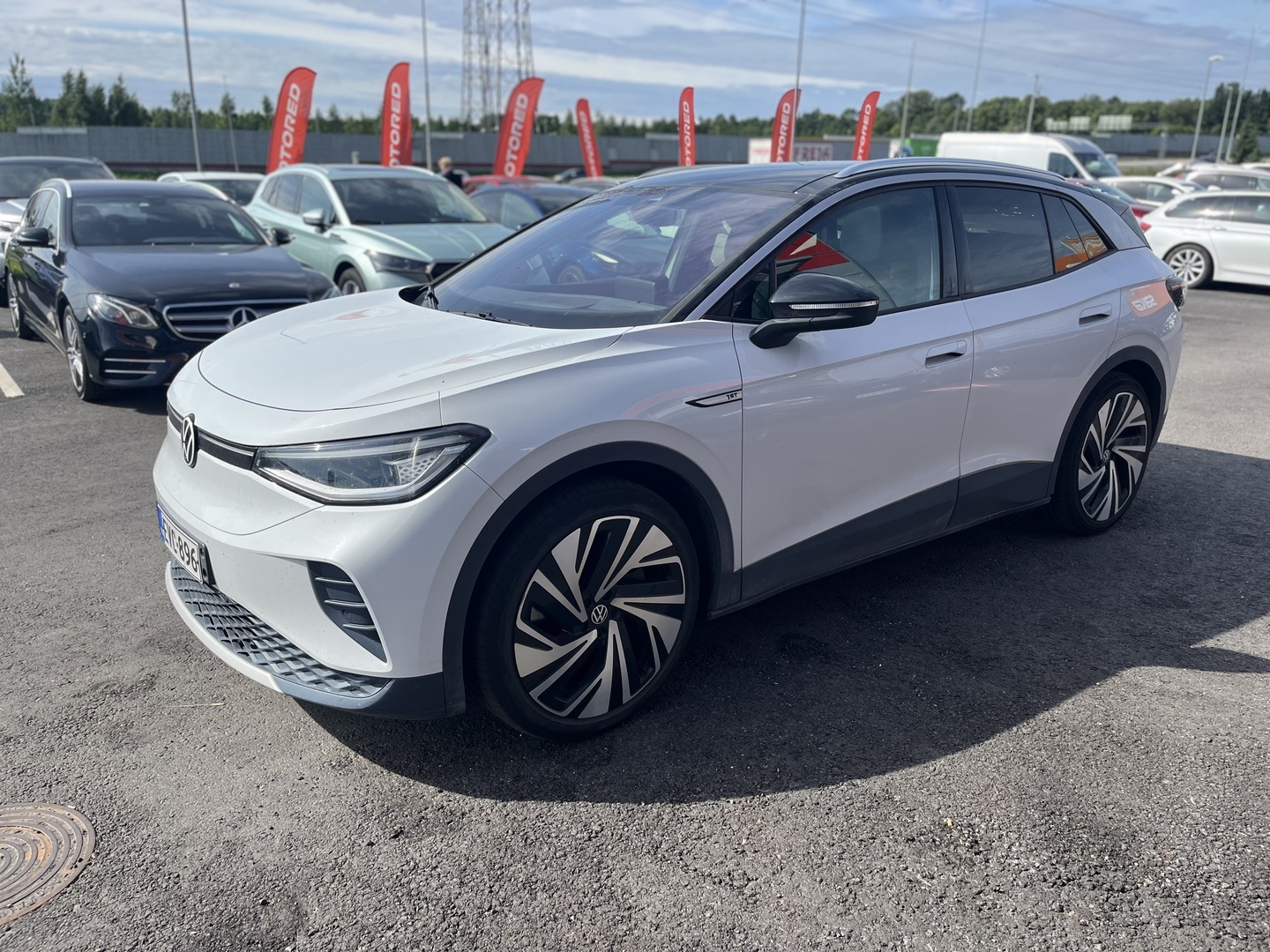 Volkswagen - ID.4 - Pro Performance 1ST Max 150 kW, akku 77 kWh // Matrix / Hieronta / HUD / 360° / Panorama / Koukku // - Maastoauto