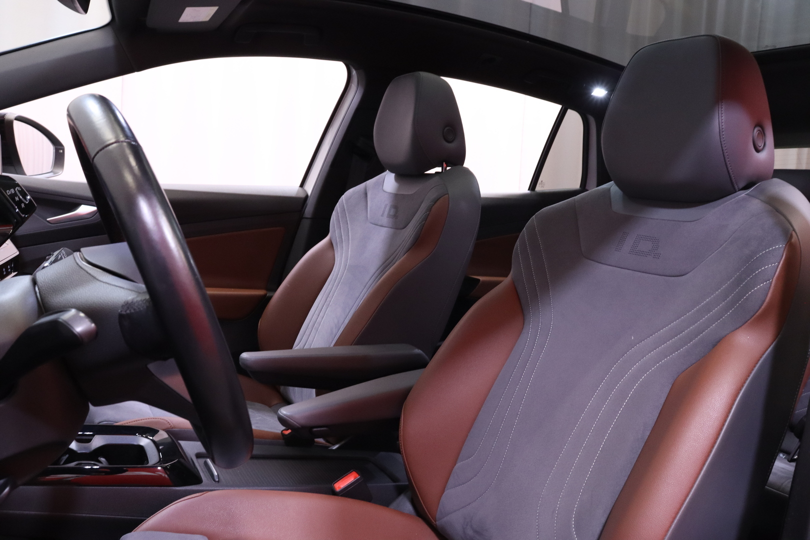 Volkswagen - ID.4 - Pro Performance 1ST Max 150 kW, akku 77 kWh // Matrix / Hieronta / HUD / 360° / Panorama / Koukku // - Maastoauto