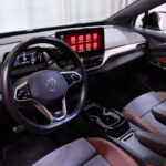 Volkswagen - ID.4 - Pro Performance 1ST Max 150 kW, akku 77 kWh // Matrix / Hieronta / HUD / 360° / Panorama / Koukku // - Maastoauto