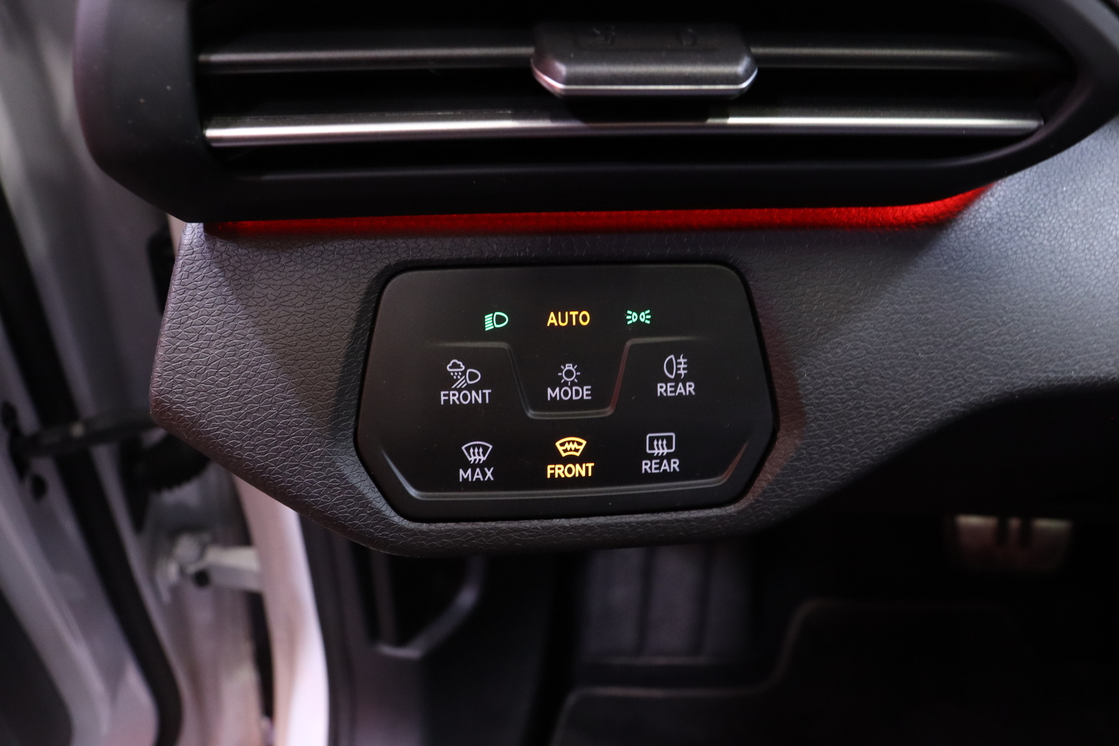 Volkswagen - ID.4 - Pro Performance 1ST Max 150 kW, akku 77 kWh // Matrix / Hieronta / HUD / 360° / Panorama / Koukku // - Maastoauto